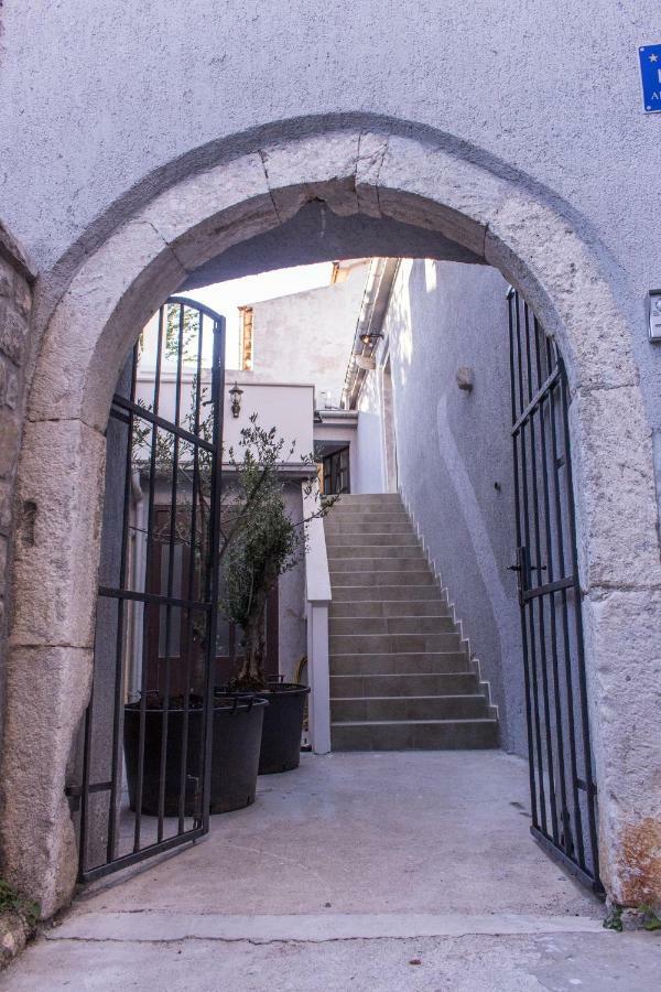 Apartment Old Town Mariolina 크르크 외부 사진