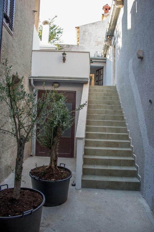 Apartment Old Town Mariolina 크르크 외부 사진